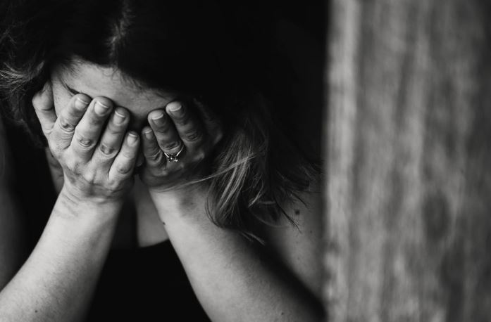 Anna spojrzała w lustro i zalała się łzami. Nie mogła znieść własnego widoku, wszystko przez jeden detal