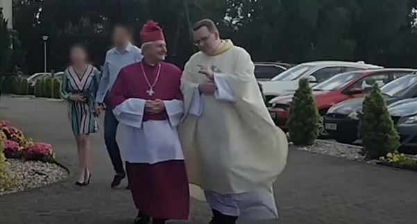 Radna w mocnych słowach o biskupie Janiaku. "Nie powinien być zapraszany do udziału w uroczystościach miejskich jako oficjalny przedstawiciel Kościoła"