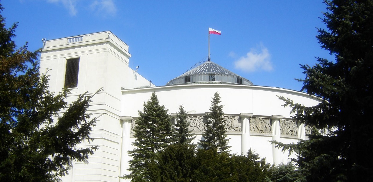 Czescy politycy obniżają swoje pensje. Nasi też powinni?