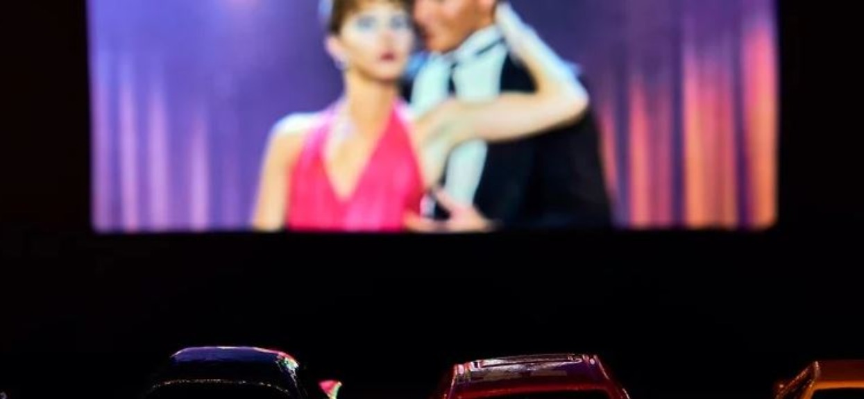 Ruszyło pierwsze kino samochodowe w Polsce. Mieszkańcy Poznania obejrzeli film Jana Komasy