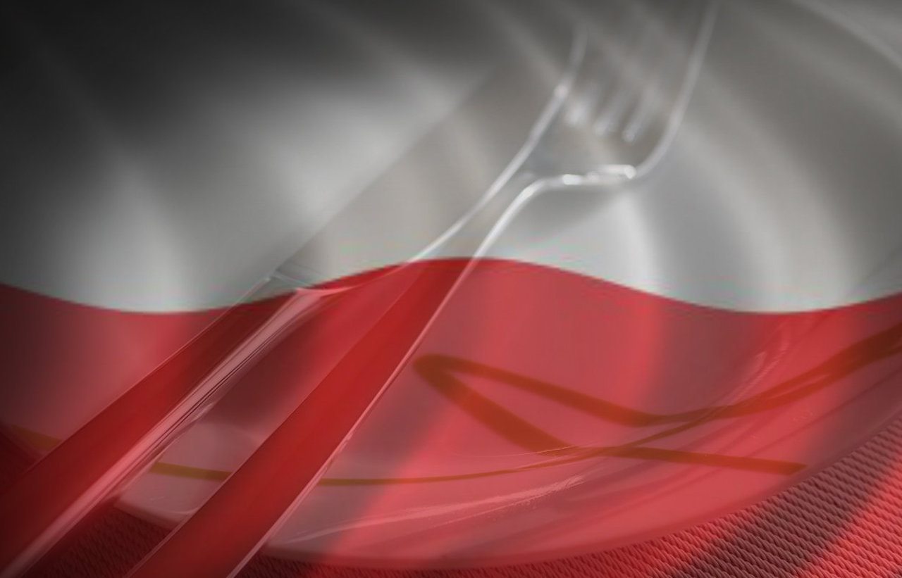 Była odzież patriotyczna i pelerynka Kaczyńskiego. Ten obciach przebija wszystko