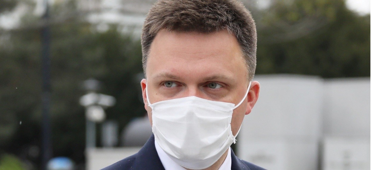 Hołownia wysiadał z luksusowego auta, nagle zaczepił go bezdomny. Nikt nie mógł przewidzieć, co wydarzyło się chwilę później