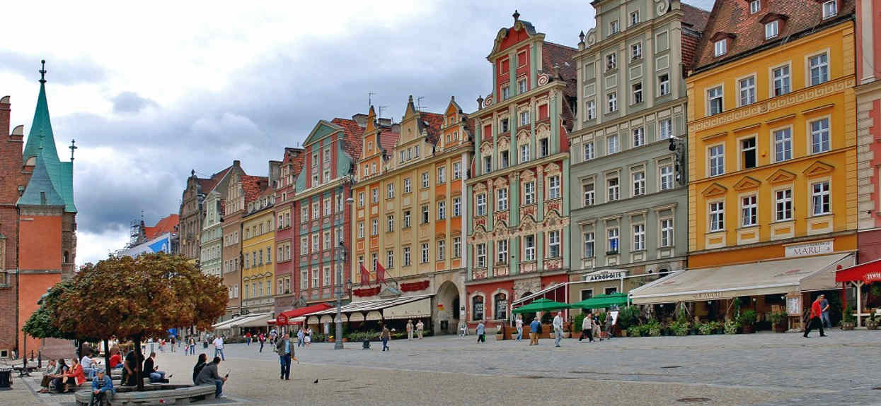 Czy z waszych obserwacji Polacy zachowują 2-metrowy dystans w przestrzeni publicznej?