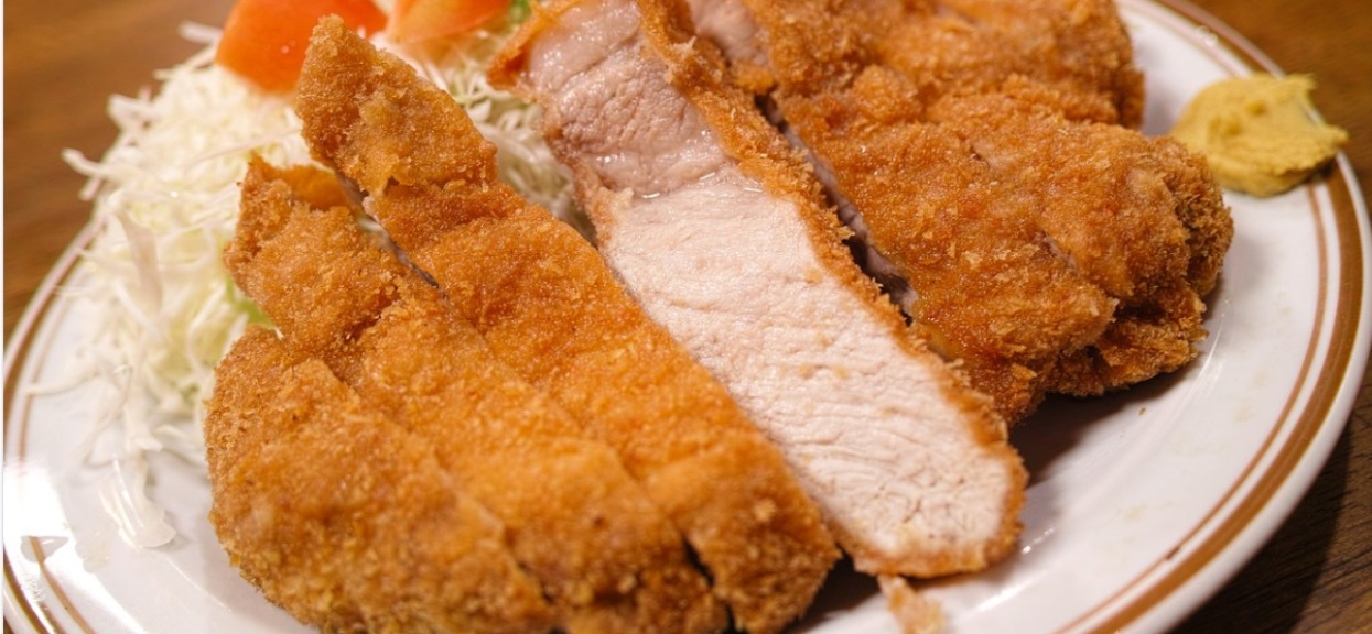 Najnowszy trend w panierowaniu kotletów schabowych podbija restauracje. Sekretem jest jeden dodatkowy składnik