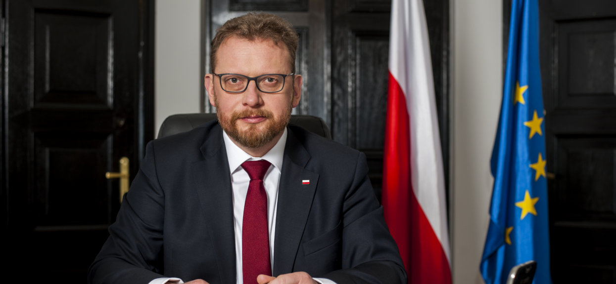 Przesłanie jest jasne. Szumowski wydał właśnie wiadomość do wszystkich Polaków dotyczącą wakacji