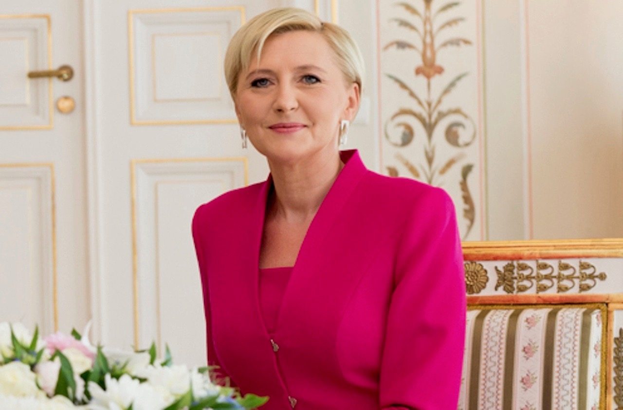 Te zdjęcia robią prawdziwą furorę. Polacy wzruszeni gestem Agaty Dudy