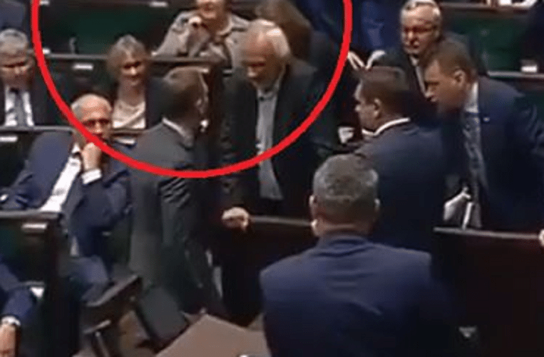 Posłowie prawie się pobili. MEGA awantura w Sejmie! "Ty pajacu"