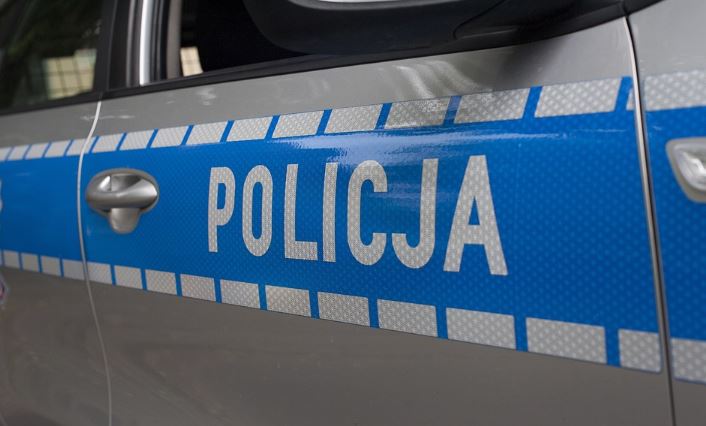Bez opamiętania bił 5-letnie bliźniaczki. Jednak najsmutniejsze jest to, co zrobiła ich mama