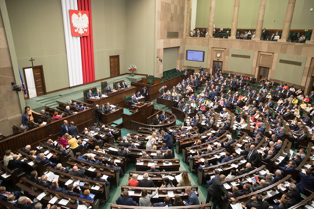 Bezwzględny nakaz ujawniania majątków małżonków polityków - kto jest za?