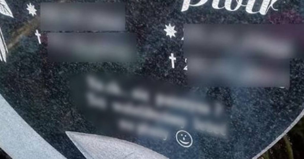 Widok, którego nie da się zapomnieć. Napis na nagrobku wywołał nie lada burzę, są na nim niecenzuralne słowa
