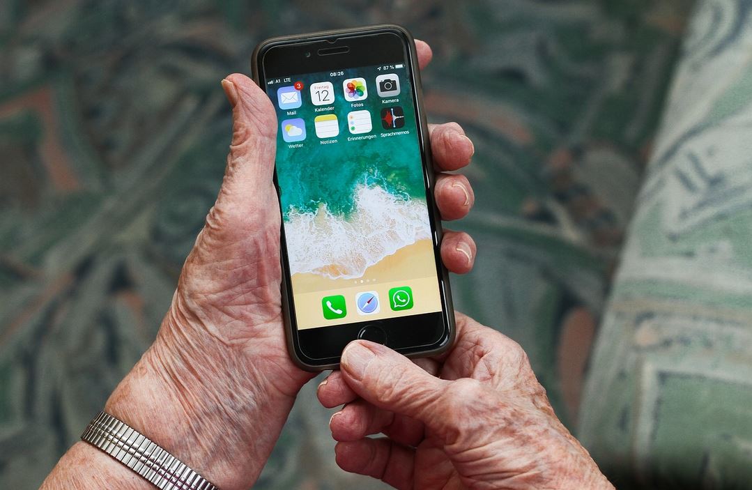 Babcia publikowała zdjęcia wnuków w internecie. Jeden szczegół sprawił, że sprawa trafiła do sądu