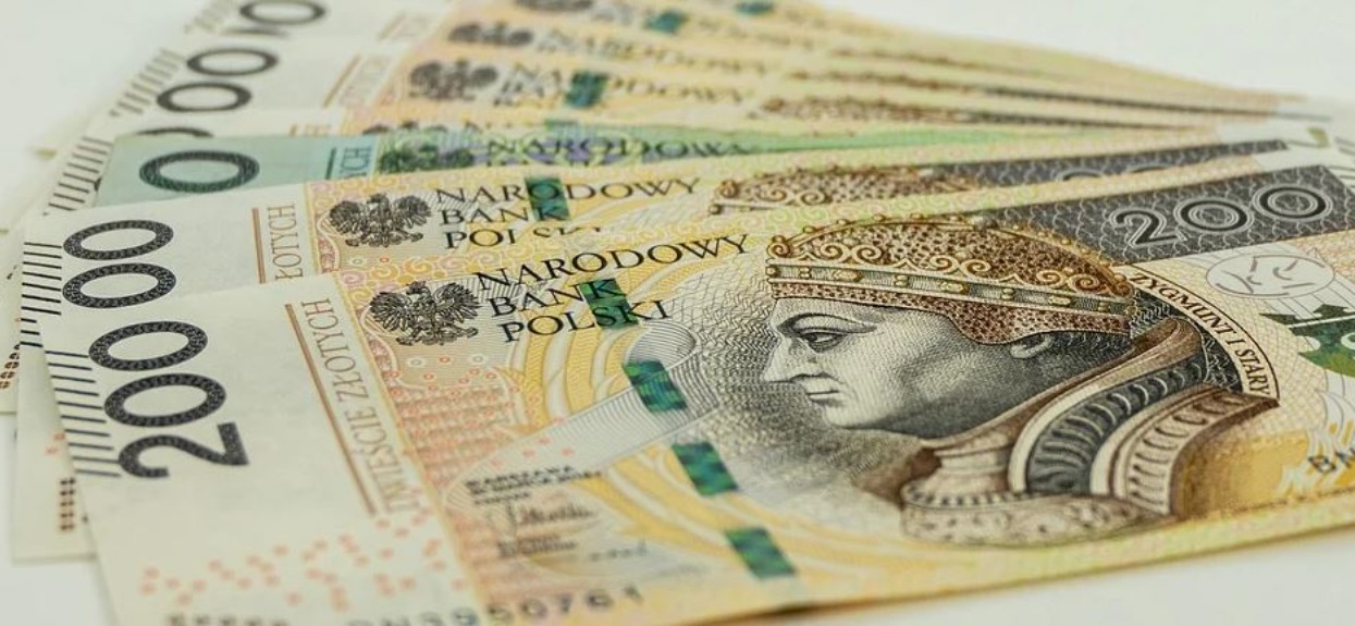 Nawet do 6000 złotych dla emerytów "na głowę" od ZUS-u. Wystarczy spełnić kryterium