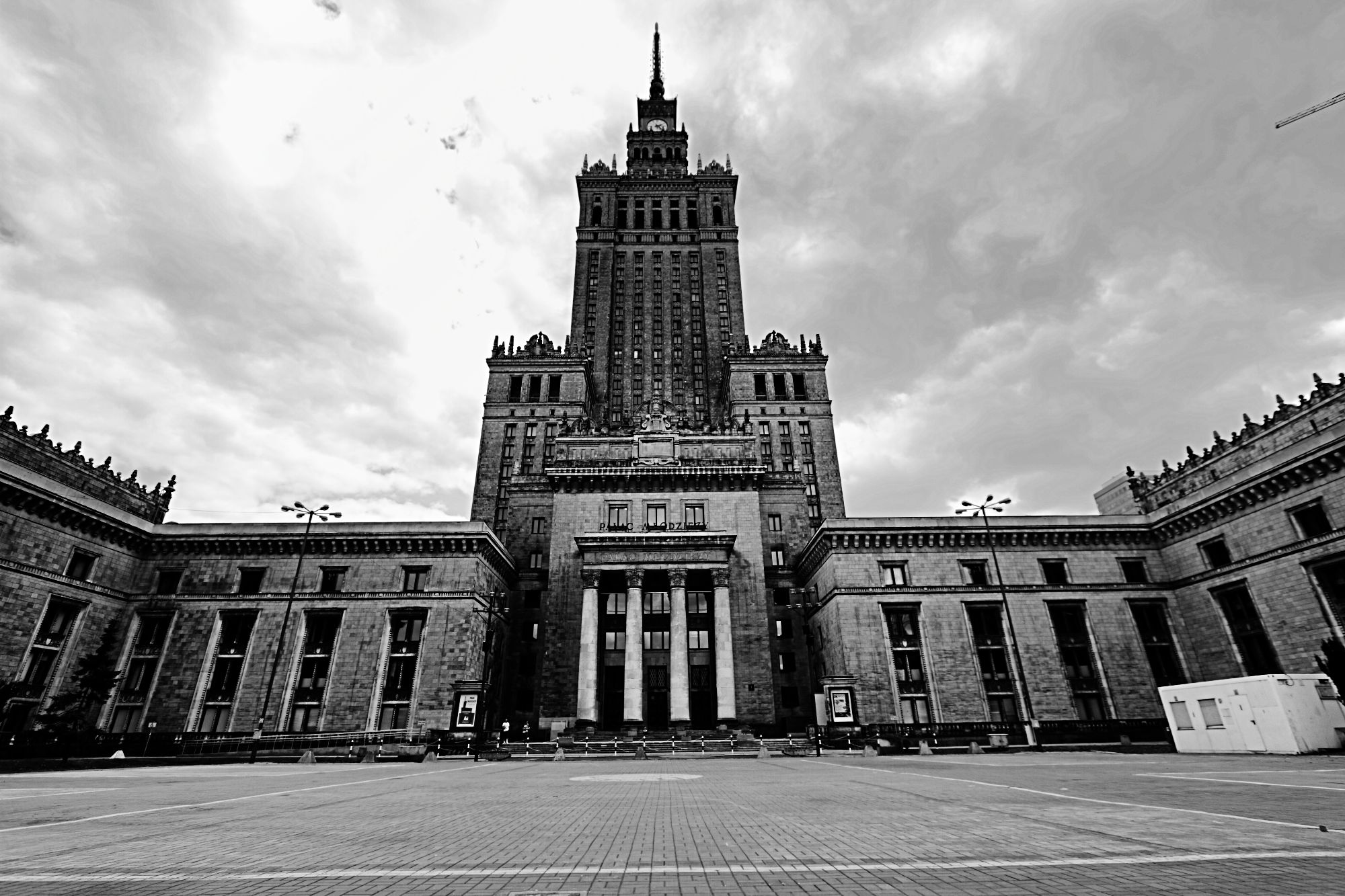 Już wiadomo jak wyburzą PKiN! Minister zapowiedział, że użyje...