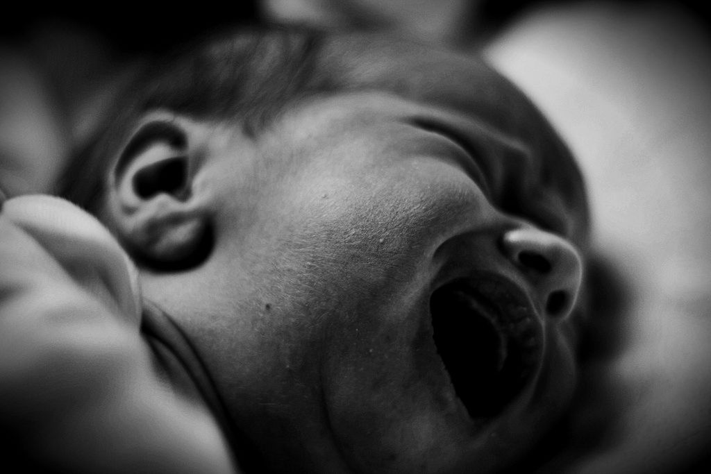 Zamordował 2-dniową córeczkę, więzienie wymierzyło sprawiedliwość