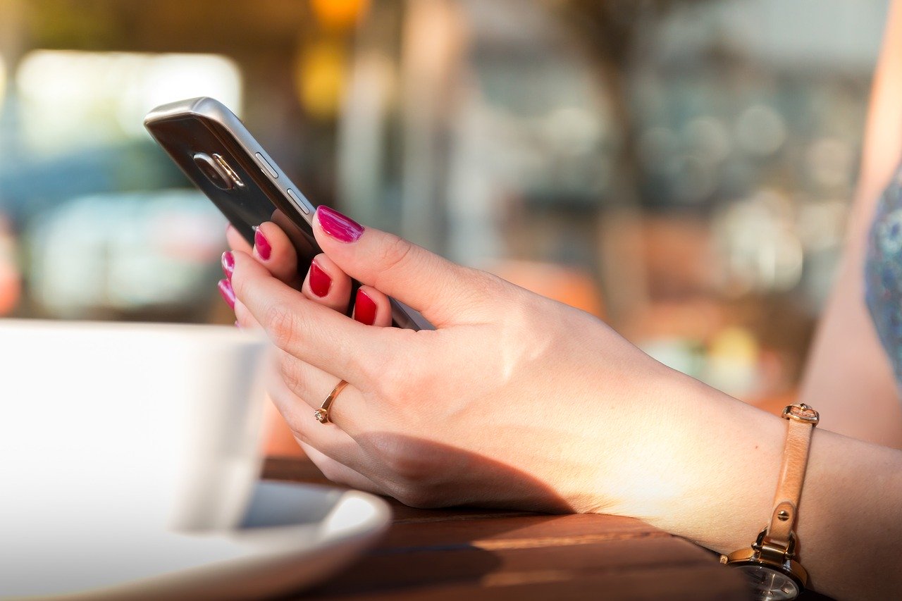 Polacy dostają pilne SMS-y. Zakaz wchodzi w życie już jutro, wprowadzą dodatkowe obostrzenia