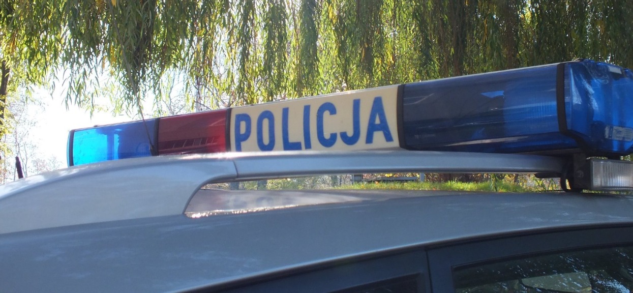Policja ścigała motocyklistę z prędkością 110 km/h. Niewiarygodny finał pościgu, szczegóły tylko dla ludzi o mocnych nerwach