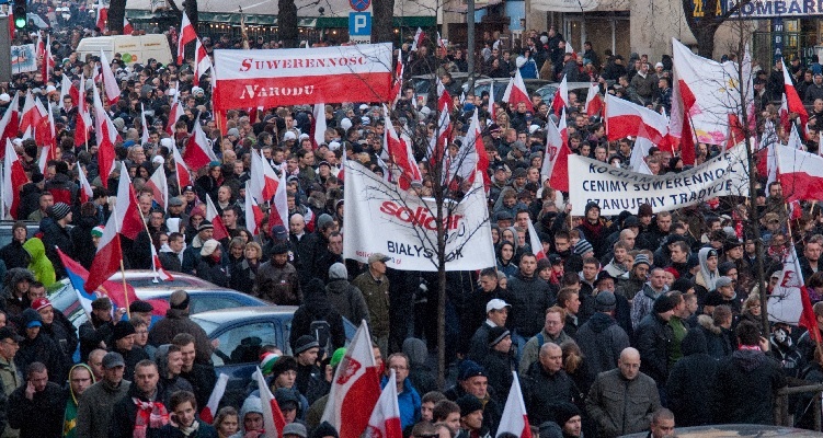 PiS: nowe prawo zabroni obrażać rządu na marszach