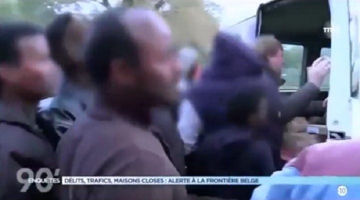 Francja: Chcieli pomóc imigrantom, musieli przed nimi uciekać