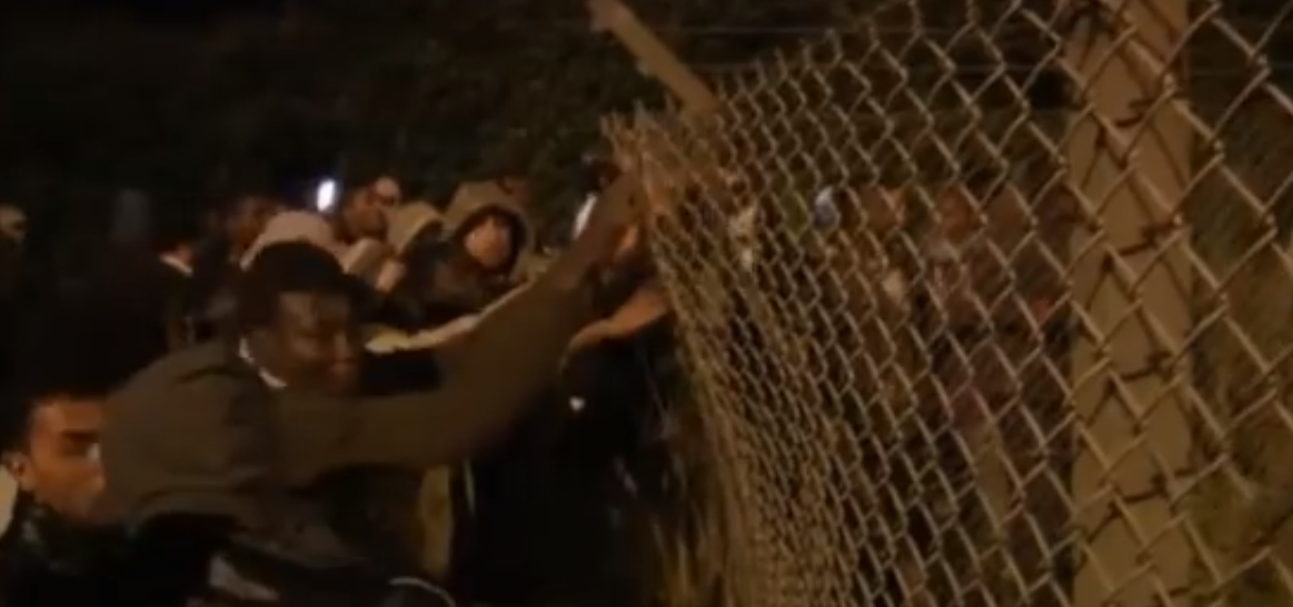 Eurotunel zablokowany przez imigrantów. Ameryka oburzona