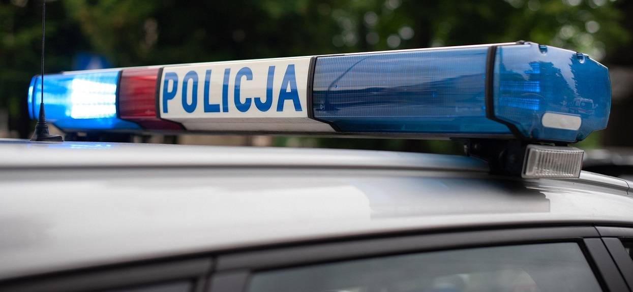 Spowodował wypadek i zaatakował policjantki. Trwa obława na ulicach polskiego miasta