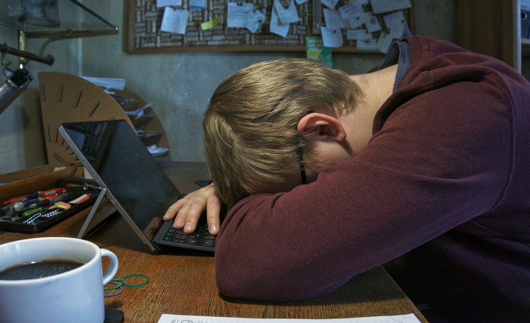 Tysiące osób nie uniknie opłaty za czas kwarantanny. Sytuacja jest coraz trudniejsza, Polacy dostają przesyłki o wymownej treści