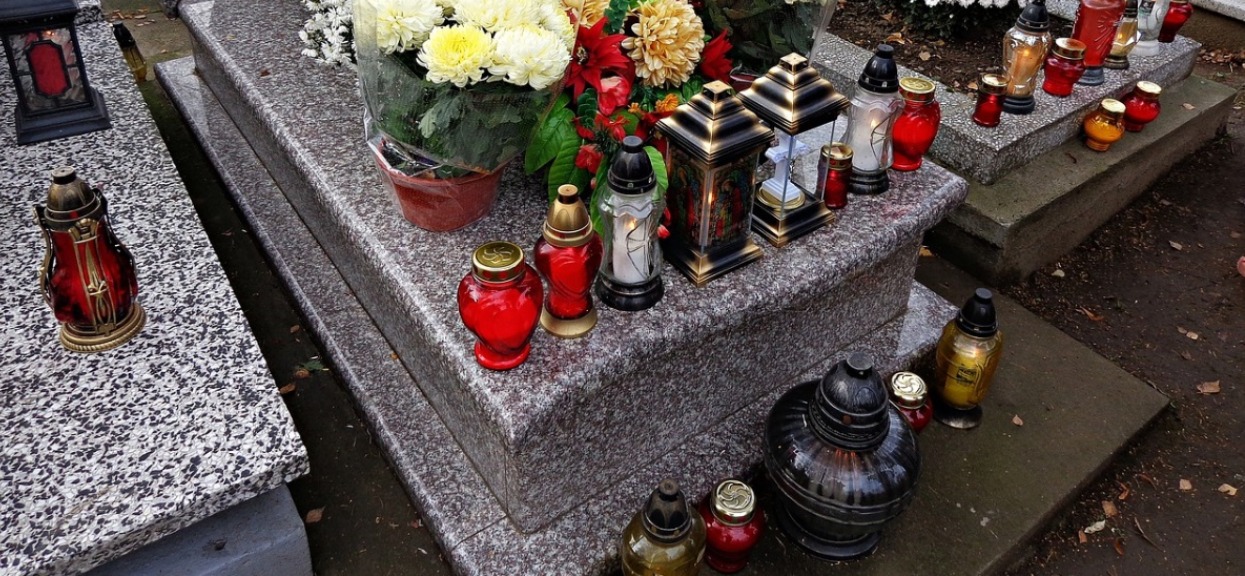 Porażające sceny na pogrzebie tragicznie zmarłej Karoliny. Ludzie nie mieścili się w kościele