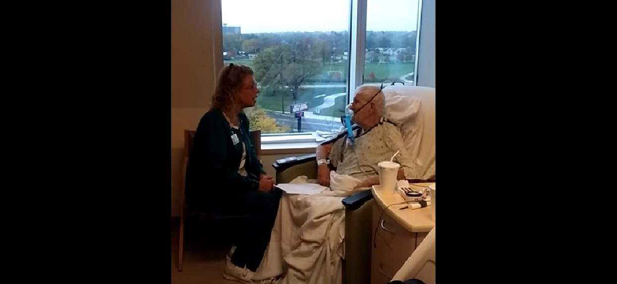 Kobieta zobaczyła, co opiekunka robi z jej umierającym ojcem. Od razu chwyciła za telefon, wszystko się nagrało