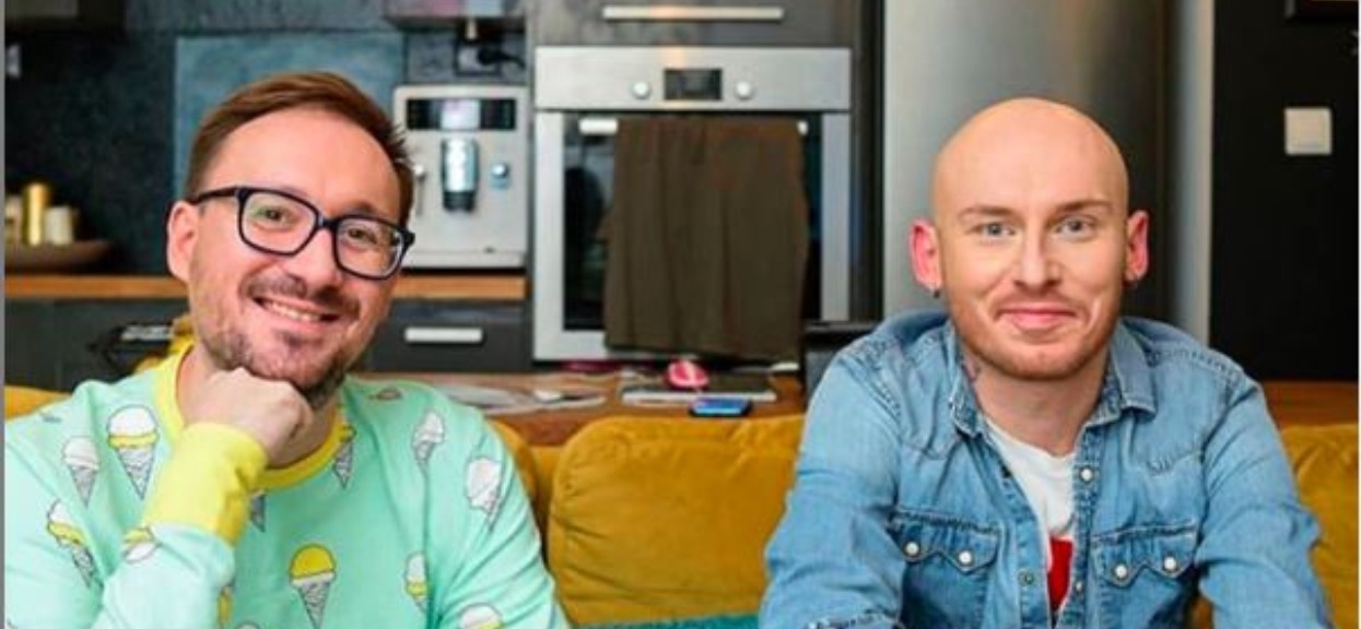 Fani wstrząśnięci, gwiazdor "Gogglebox" został napadnięty. Pokazał porażające nagranie, jego twarz wygląda fatalnie