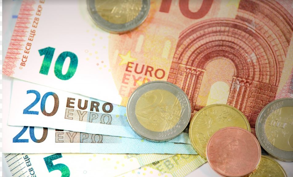 Recesja w Polsce. Emilewicz komentuje prognozy Unii Europejskiej