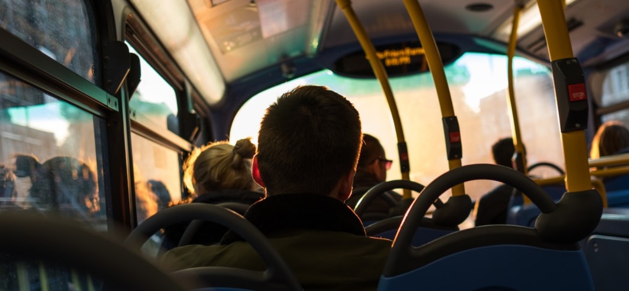 Wejdziesz do autobusu bądź tramwaju i z miejsca możesz dostać mandat. Wystarczy, że zrobisz jedną rzecz, o której wiele osób zapomniało