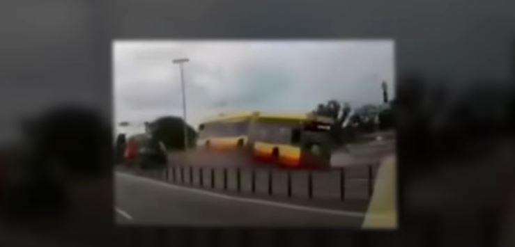 Wstrząsająca relacja pasażerki autobusu. Stała tuż obok kierowcy, widziała, co zrobił tuż przed wypadkiem