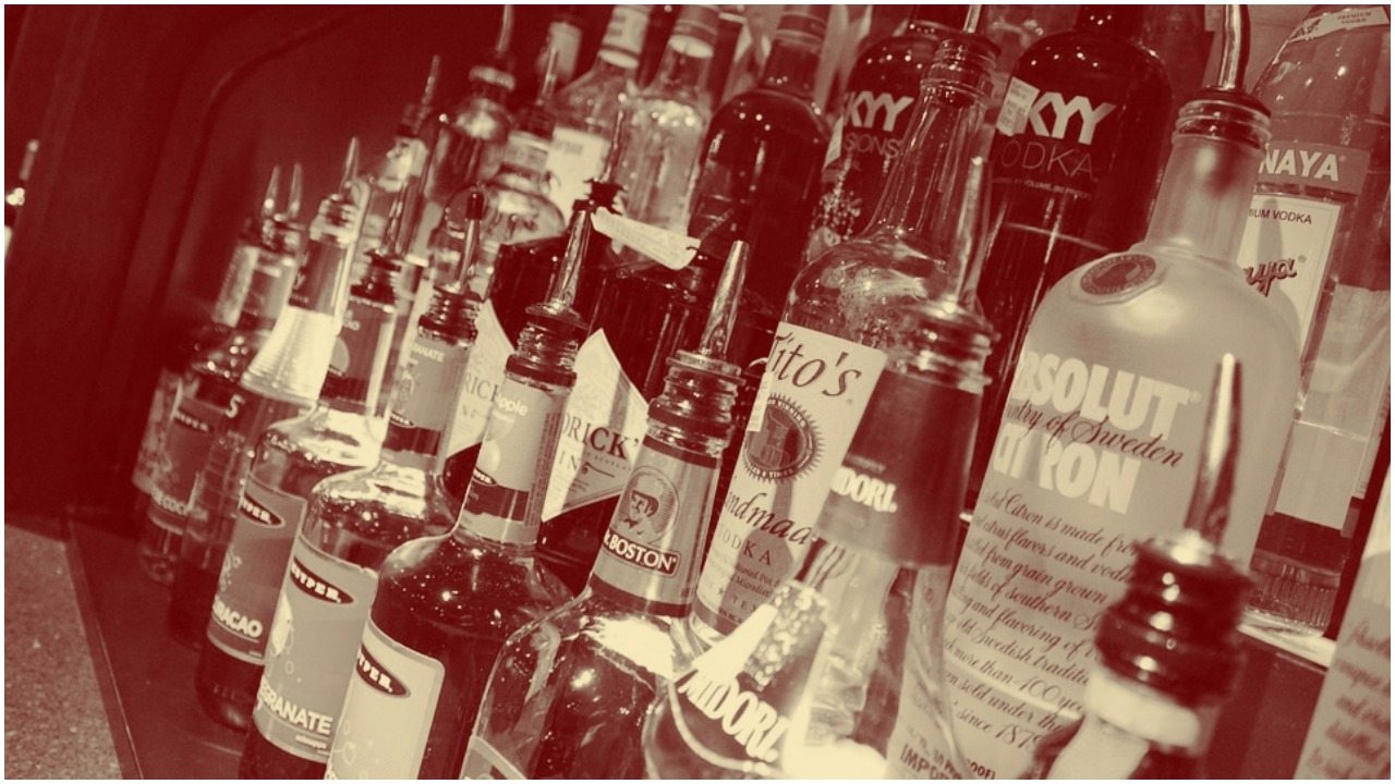 Wraca PRL! Samorządy odbiorą nam picie alkoholu