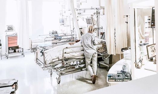 Niewyobrażalny dramat gwiazdy TVN. Rodzinna tragedia spadła na nią jak grom z jasnego nieba, zdjęcia wycisną łzy z każdego