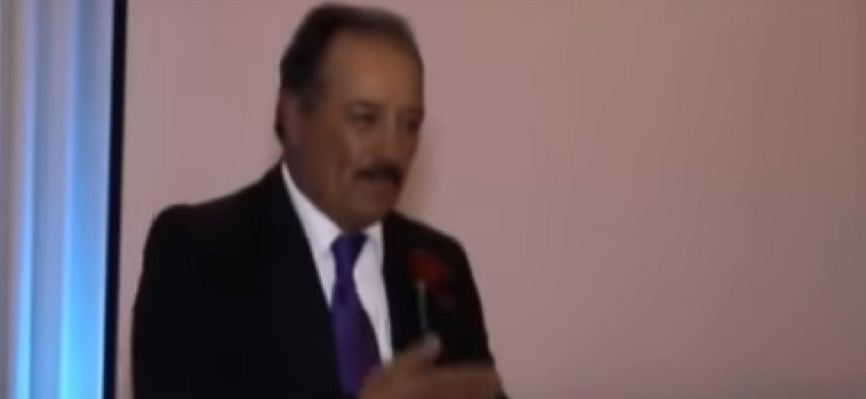 Panna młoda nie miała o niczym pojęcia, przez rok skrywano prawdę. Kiedy ojciec wkroczył na scenie na jej weselu, od razu po policzku spłynęły jej łzy