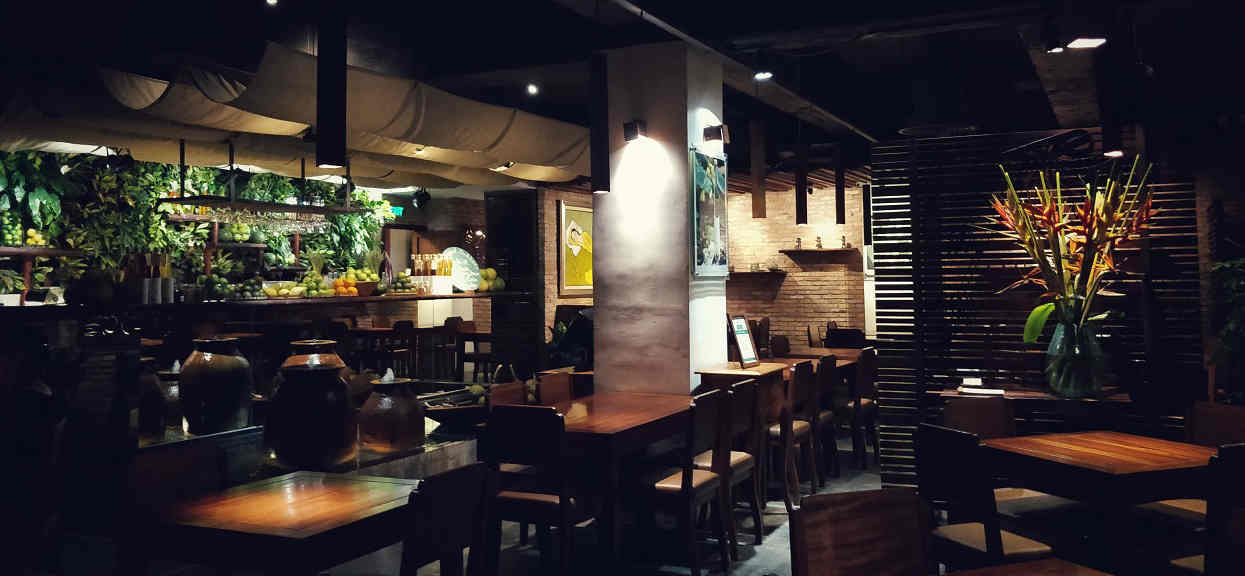 Zamówił posiłek w restauracji, nagle talerz zaczął się ruszać. Pobladł i wyciągnął telefon, wszystko się nagrało