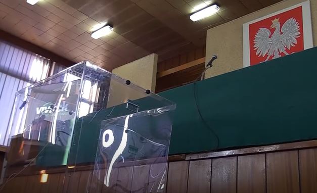 Porażające sceny przed lokalem wyborczym. Potrzebna była natychmiastowa pomoc