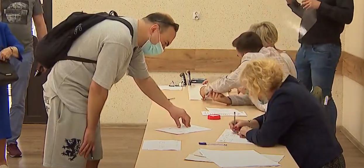 Wiemy jak głosowali Polacy z różnym wykształceniem. Im wyższe, tym więcej tracił jeden kandydat