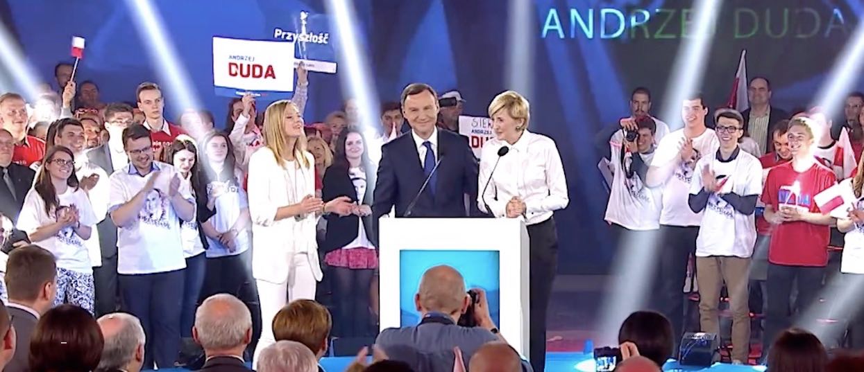 Mikrofon uchwycił, co Agata Duda powiedziała na koniec wiecu. Wszyscy usłyszeli 3 mocne słowa