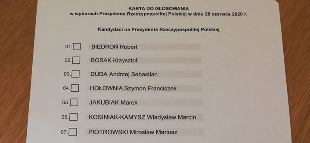 Marta dostała pozornie zwykłą kartę do głosowania. Jeden szczegół zwrócił jej uwagę, teraz ostrzega innych: każda karta musi mieć dwa stemple