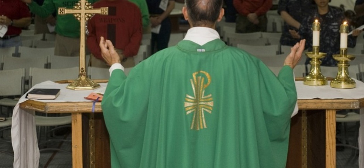 Ksiądz ujawnia. W Kościele robi się karierę "przez łóżko", niewiarygodne fakty