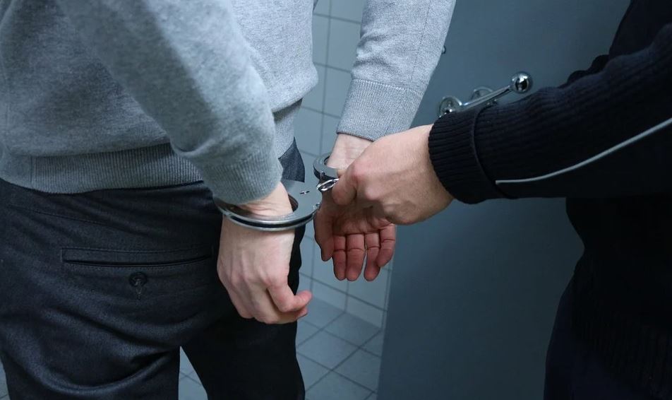 Tata przez przypadek odkrył porażający sekret syna. Chwilę potem zaprowadził go na policję