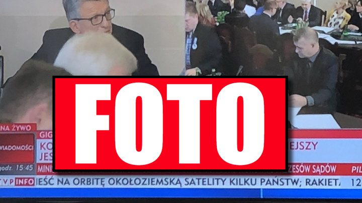 Ten pasek TVP Info przejdzie do historii! W Sejmie burda, a oni...
