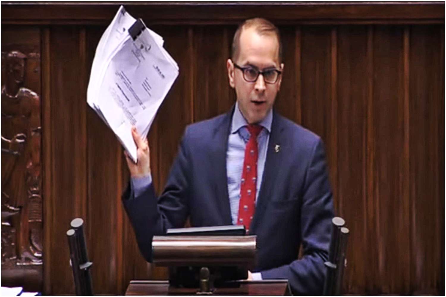 Kompromitacja Szczerby. Zmyślił historię o pobiciu za czytanie Wyborczej