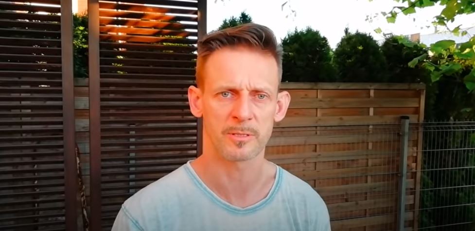 Michał Wójcik z Ani Mru-Mru błaga o pomoc. Nowotwór zaatakował niespodziewanie jego ukochaną, liczy się czas