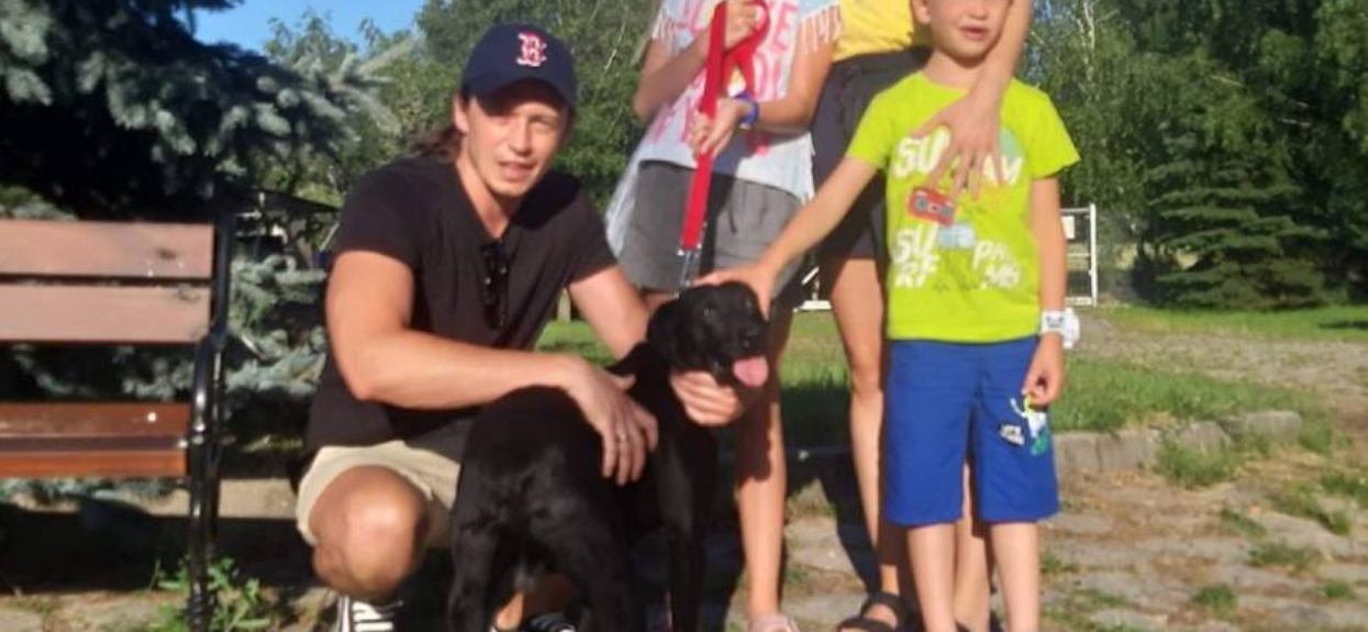 Aktor "Rancza" adoptował psa ze schroniska. Brawo