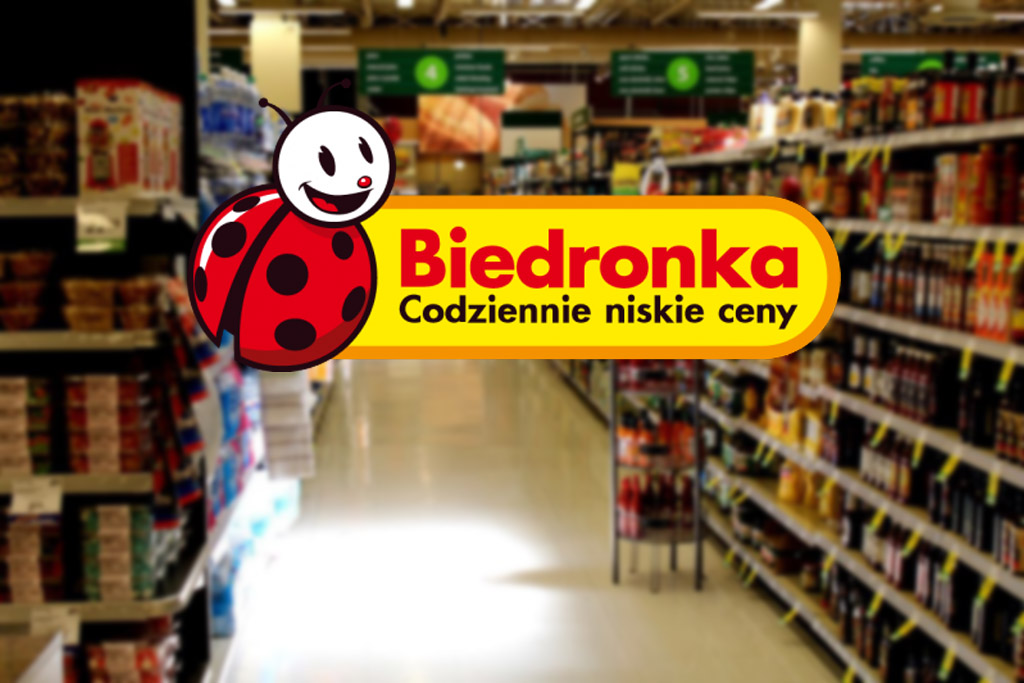 Polacy wyjeżdżali po to za granicę. Wykorzystała to Biedronka!