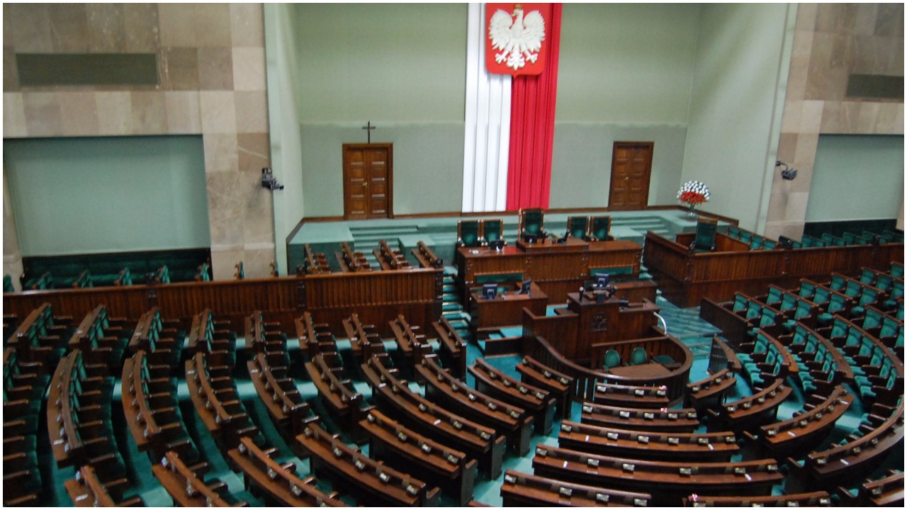 Takiej sytuacji w Polsce nie było NIGDY. Władza zniknęła, nie ma kto rządzić