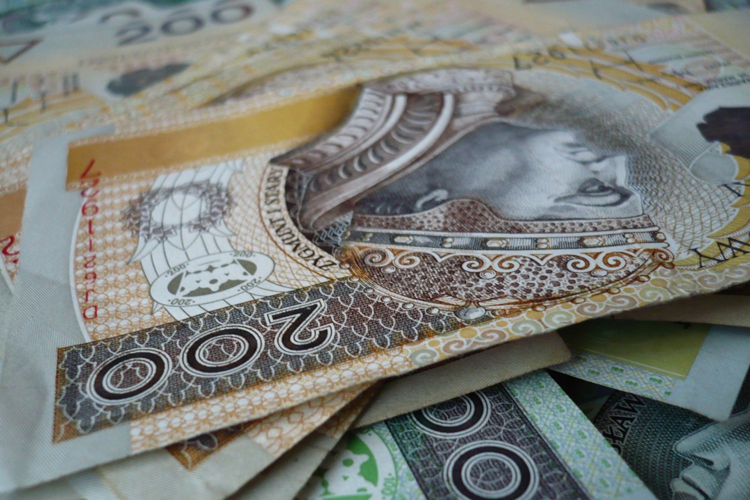 Polacy w euforii! 3 banki wypłacą klientom 80 MILIONÓW