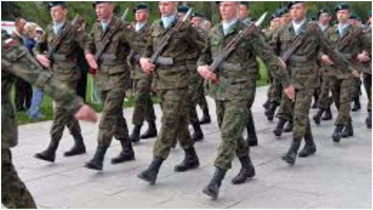 Macierewicz będzie szkolił żołnierzy z... seksu