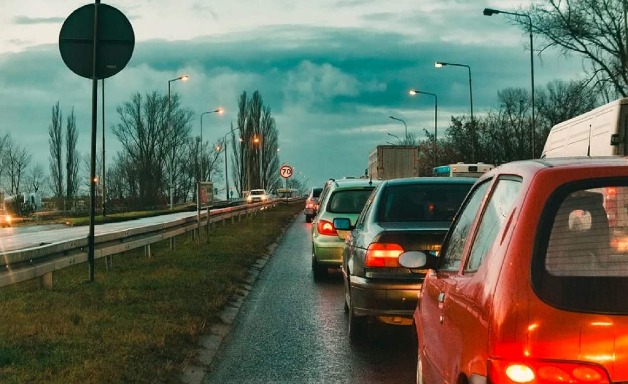 Mało który kierowca wie, że może dostać mandat za 1 szczegół. Notorycznie popełniają konkretny błąd
